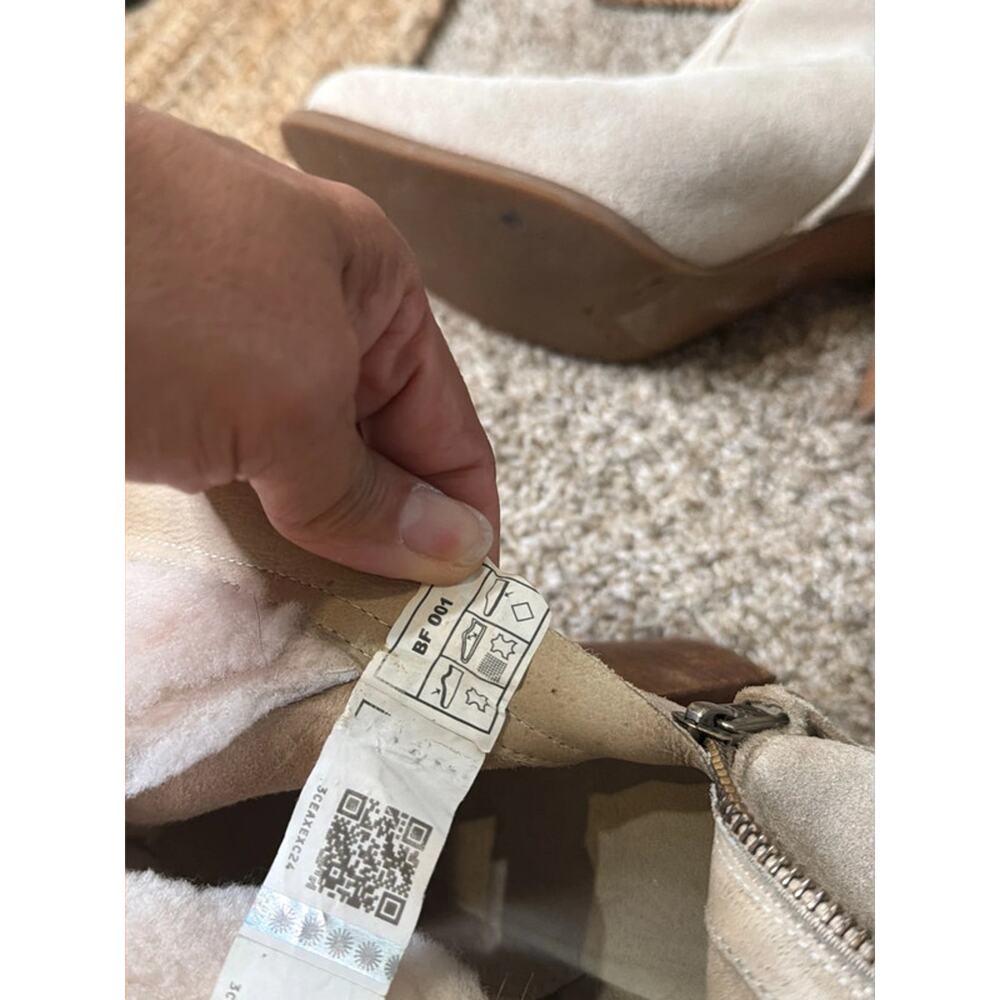 UGG Lynda 1014385 Natural Suede Shearling Heeled Boots Women’s Size 11 - Picture 10 of 10